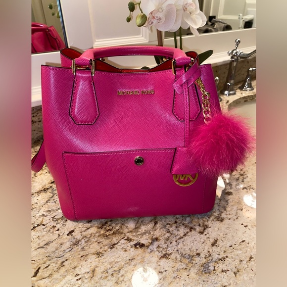 MICHAEL KORS DESIGNER HANDBAG WITH MATCHING POMPOM BALL - Picture 2 of 5